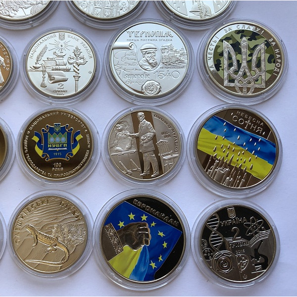 Повний річний набір ювілейних та пам'ятних монет України 2015