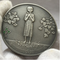 Серебряная памятная монета Украины 20 гривен Голодомор 2007 года