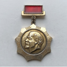 Значок из СССР В. И. Ленин